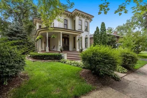 123 N Prairie St, Batavia, IL 60510