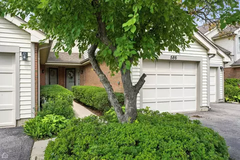 586 E Windgate Ct #7D5, Arlington Heights, IL 60005