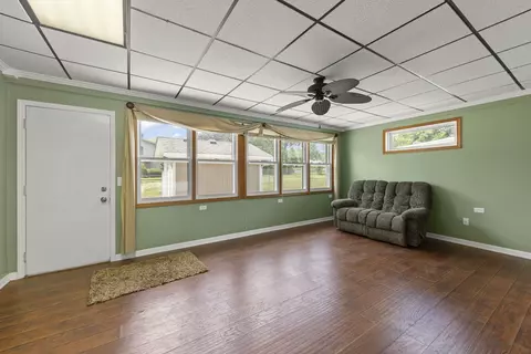 Living - 1905 Murcer Ln, Elgin, IL 60123 photo 4 of 4