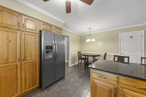 Kitchen - 1905 Murcer Ln, Elgin, IL 60123 photo 4 of 5