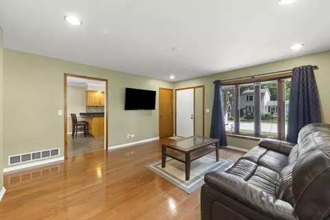 Living - 1905 Murcer Ln, Elgin, IL 60123 photo 1 of 4