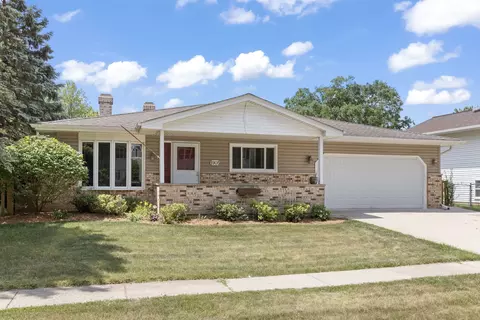 Exterior - 1905 Murcer Ln, Elgin, IL 60123 photo 5 of 5