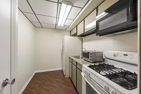 Kitchen - 1905 Murcer Ln, Elgin, IL 60123 photo 5 of 5