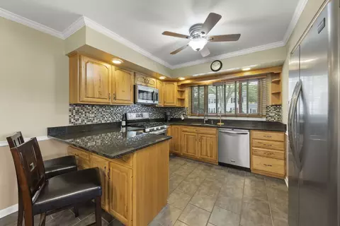 Kitchen - 1905 Murcer Ln, Elgin, IL 60123 photo 1 of 5