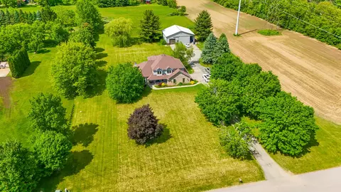 8698 Grove Hill Rd, Rockford, IL 61107