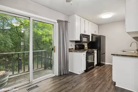 82 Hickory Ln, Cary, IL 60013 photo 4