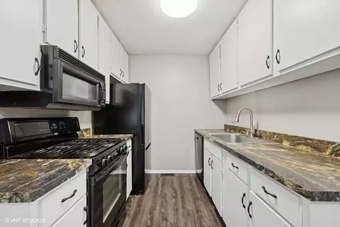 82 Hickory Ln, Cary, IL 60013 photo 3