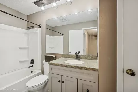 82 Hickory Ln, Cary, IL 60013 photo 12