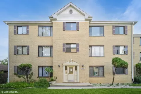 9365 Hamilton Ct #C, Des Plaines, IL 60016