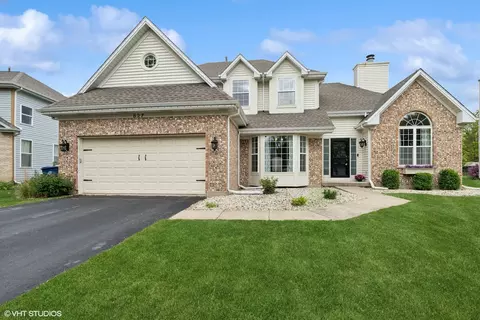 527 Capital Ln, Gurnee, IL 60031