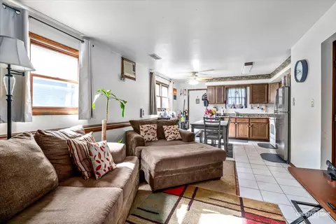 Living - 272 Maple St, Sugar Grove, IL 60554 photo 2 of 2