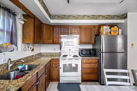 Kitchen - 272 Maple St, Sugar Grove, IL 60554 photo 2 of 2