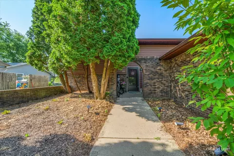 Exterior - 272 Maple St, Sugar Grove, IL 60554 photo 3 of 6