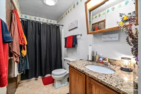 Bath - 272 Maple St, Sugar Grove, IL 60554 photo 1 of 1