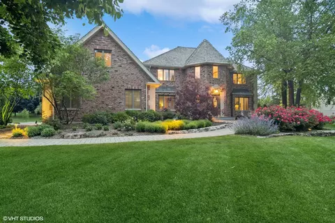 22902 W Lochanora Dr, Hawthorn Woods, IL 60047