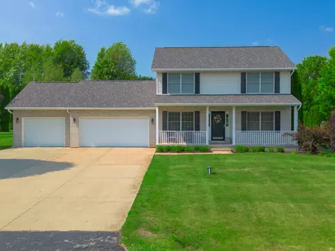 4526 Winn Rd, Sterling, IL 61081