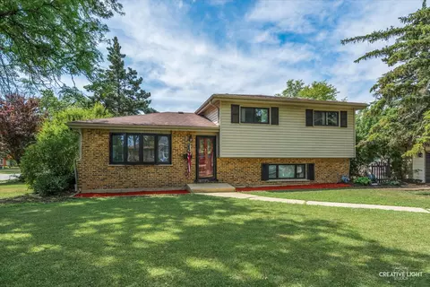 515 W Diversey Ave, Addison, IL 60101