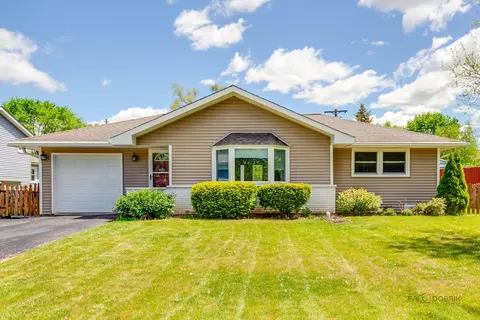 2422 E Grand Ave, Lindenhurst, IL 60046
