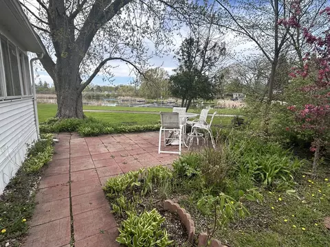 1009 Bay Rd #7, Mchenry, IL 60051 photo 3
