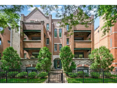 3924 N Southport Ave #4S, Chicago, IL 60613