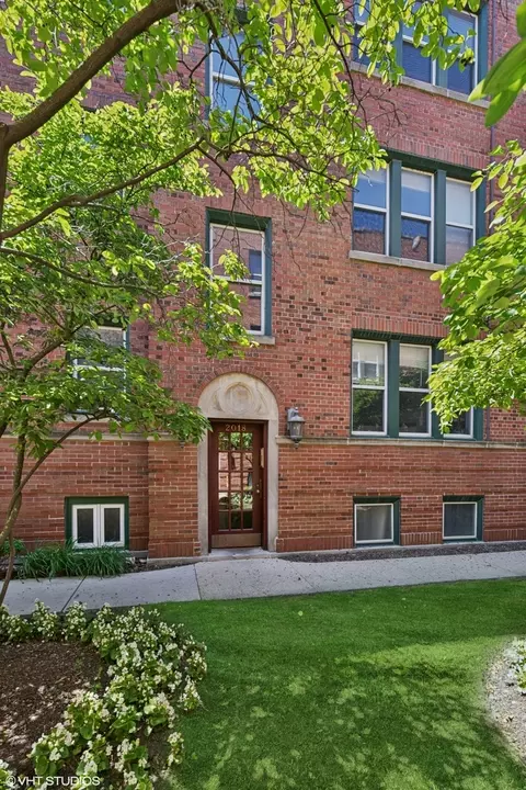 2018 N Burling St #301, Chicago, IL 60614