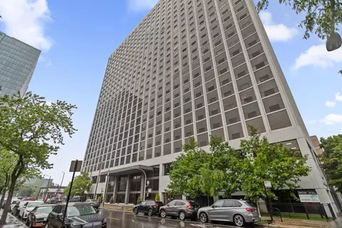 4343 N Clarendon Ave #613, Chicago, IL 60613