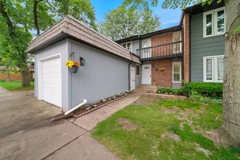 13 Cypress Sq, Elgin, IL 60123