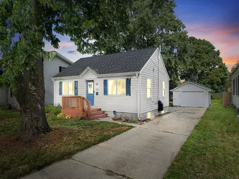 1118 Somonauk St, Sycamore, IL 60178