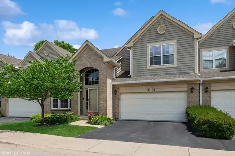 36 Wellesley Cir, Northbrook, IL 60062