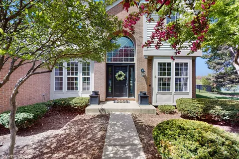 8 Georgetown Ct, Algonquin, IL 60102
