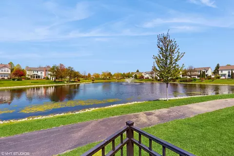 8 Georgetown Ct, Algonquin, IL 60102 photo 3