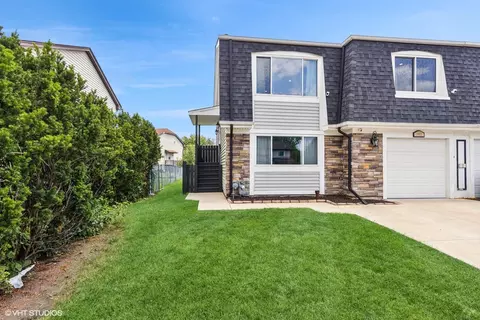 3953 Sandpiper Dr #3953, Hanover Park, IL 60133