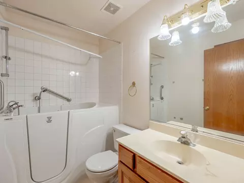 Bath - 2207 Irvine Ln, Plainfield, IL 60586 photo 2 of 3