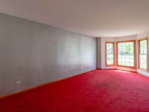 Living - 2207 Irvine Ln, Plainfield, IL 60586 photo 2 of 3
