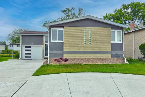 9810 N Lauren Ln, Niles, IL 60714