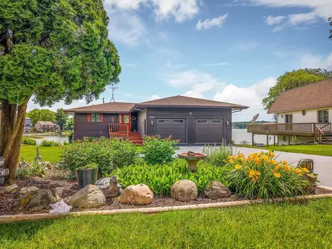 618 NE Candlewick Dr, Poplar Grove, IL 61065