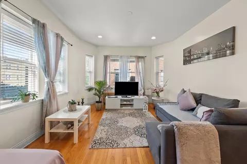 Living - 50 Forest Ave #2S, Riverside, IL 60546 photo 2 of 2
