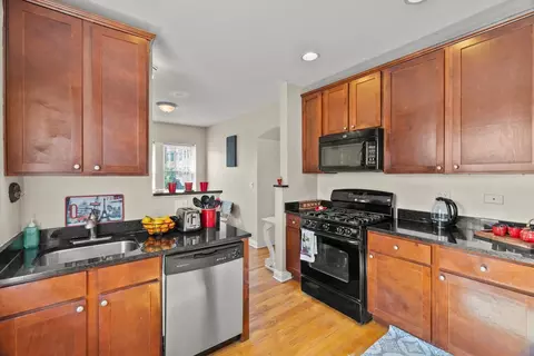 Kitchen - 50 Forest Ave #2S, Riverside, IL 60546 photo 1 of 2
