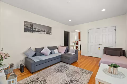 Living - 50 Forest Ave #2S, Riverside, IL 60546 photo 1 of 2