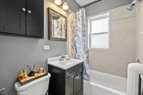 Bath - 50 Forest Ave #2S, Riverside, IL 60546 photo 1 of 1