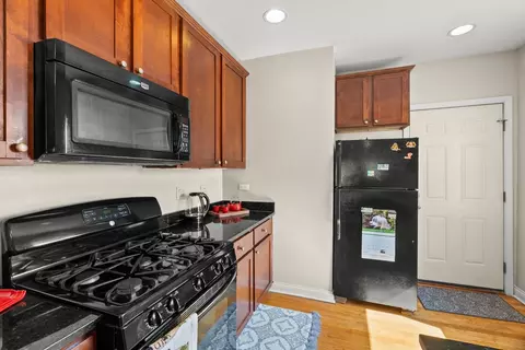 Kitchen - 50 Forest Ave #2S, Riverside, IL 60546 photo 2 of 2