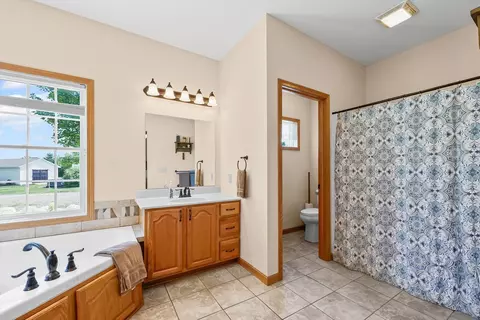 Bath - 2598 B County Road 600 E, Dewey, IL 61840 photo 6 of 6