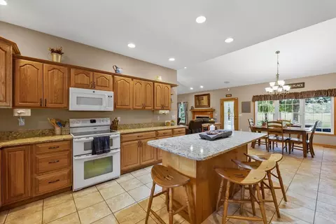 Kitchen - 2598 B County Road 600 E, Dewey, IL 61840 photo 3 of 6