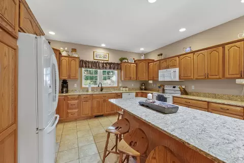 Kitchen - 2598 B County Road 600 E, Dewey, IL 61840 photo 2 of 6