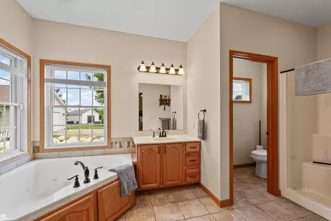 Bath - 2598 B County Road 600 E, Dewey, IL 61840 photo 1 of 6