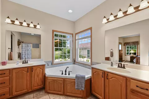Bath - 2598 B County Road 600 E, Dewey, IL 61840 photo 2 of 6