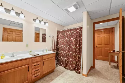 Bath - 2598 B County Road 600 E, Dewey, IL 61840 photo 4 of 6