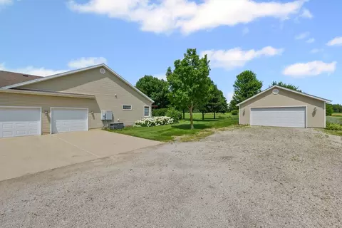 Exterior - 2598 B County Road 600 E, Dewey, IL 61840 photo 3 of 9
