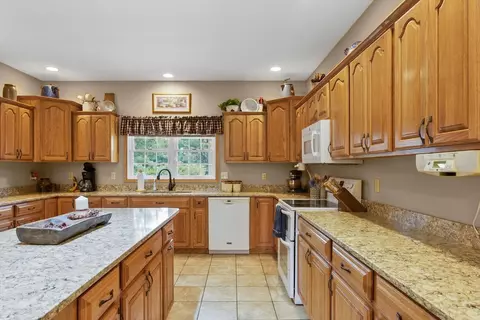 Kitchen - 2598 B County Road 600 E, Dewey, IL 61840 photo 1 of 6