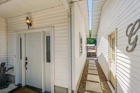 Entry Way - 835 E Pells St, Paxton, IL 60957 photo 7 of 7